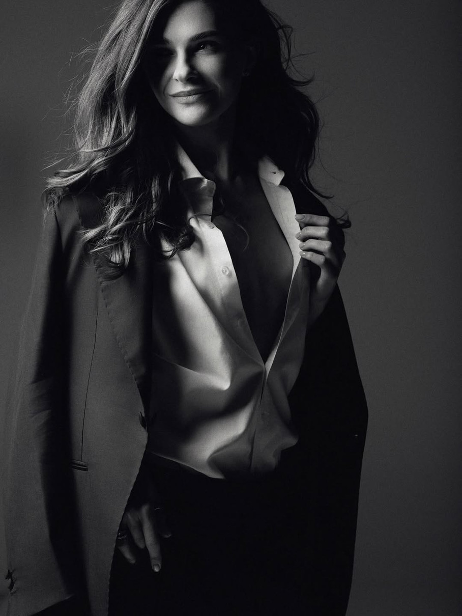 Катерина Остапчук наробила фото у розстібнутій сорочці