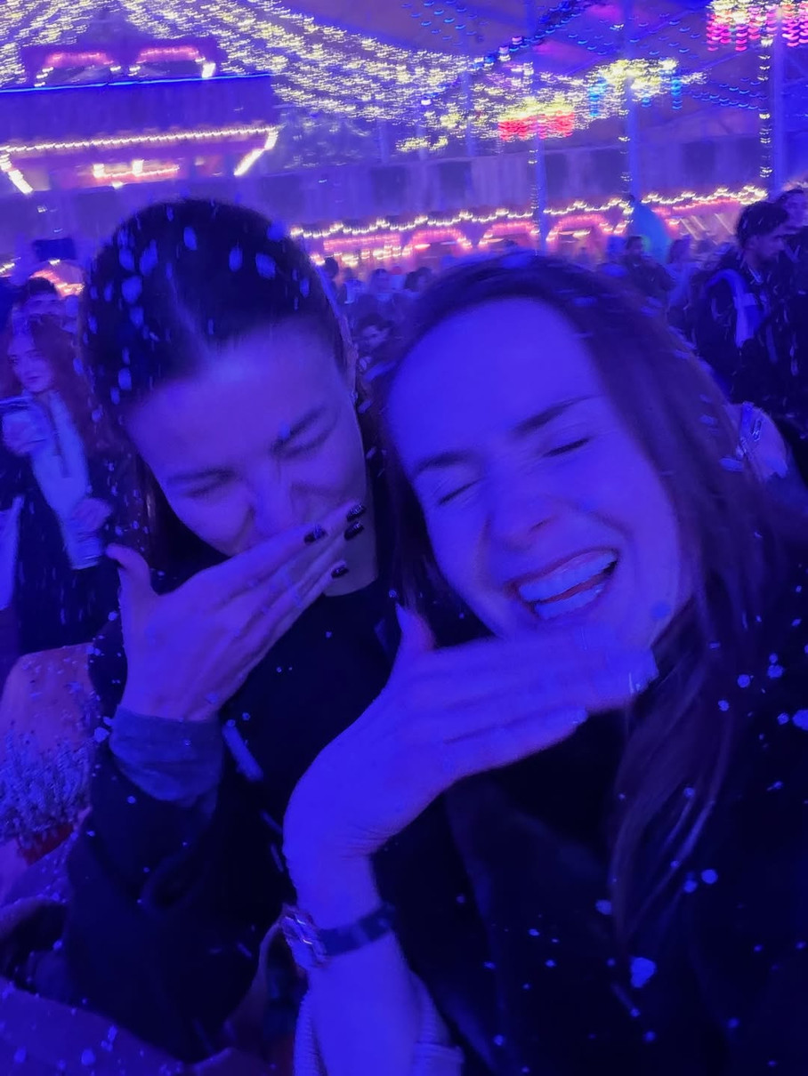 Еліна Світоліна показалася на концерті з подругою