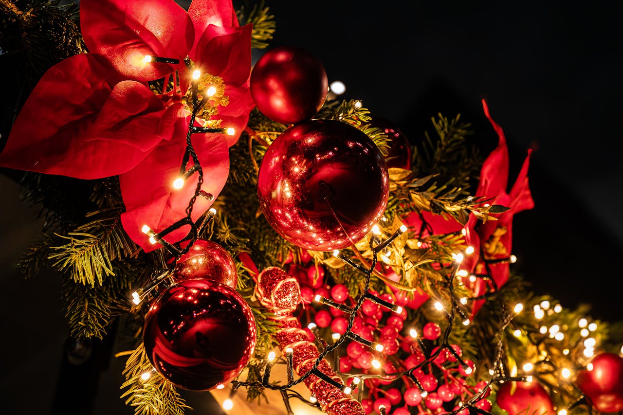 Експерти розповіли, як правильно користуватись гірляндою, аби вона не перегрівалась і не блимала