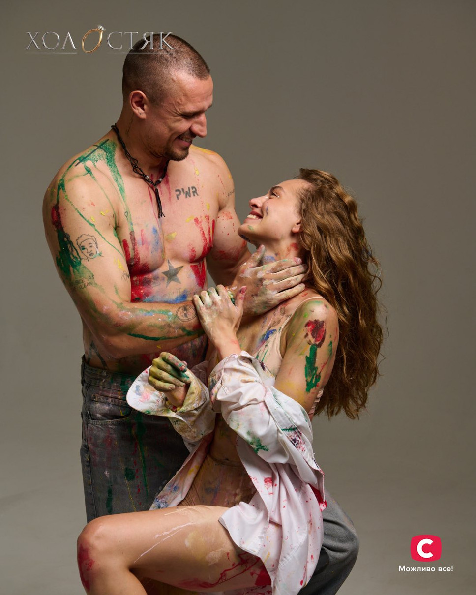 Тарас Цимбалюк з учасницею Холостяка обмазалися фарбами для сексі фото