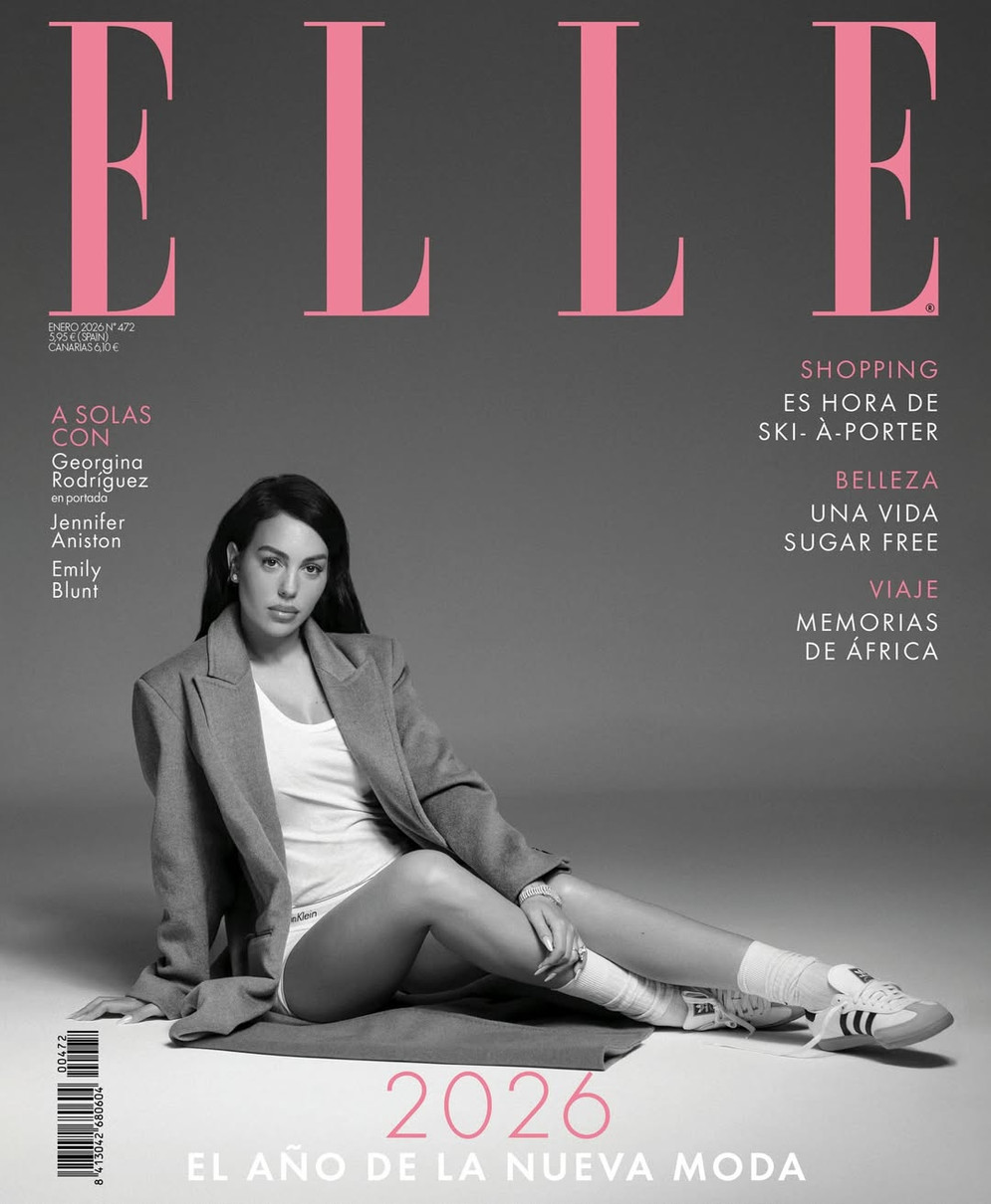 Наречена Роналду у трусиках полежала на підлозі для глянцевих фото