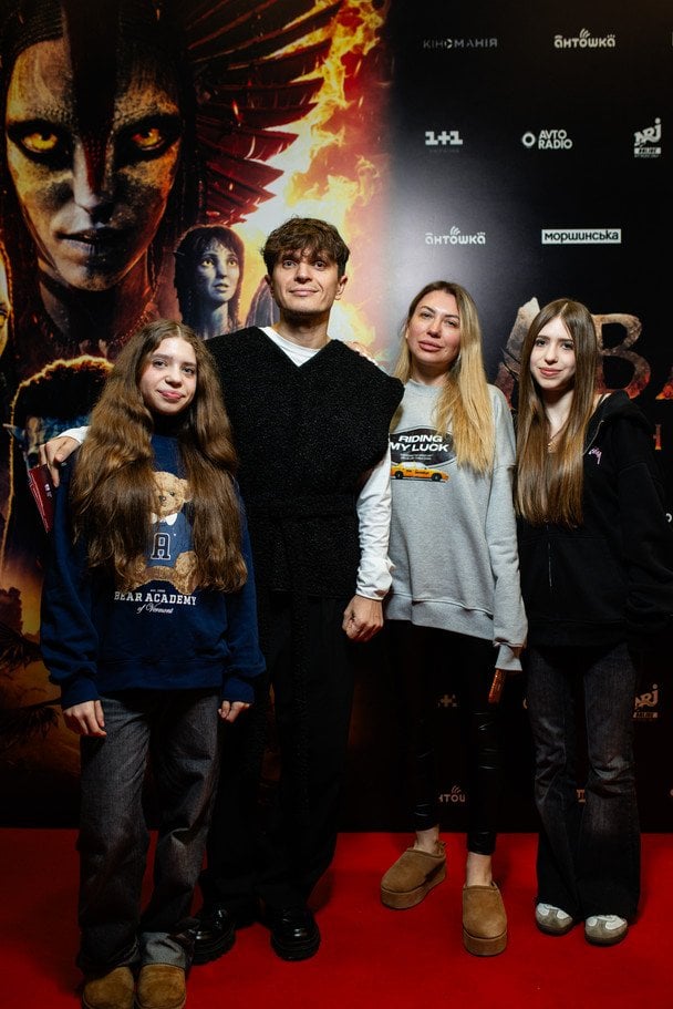 Анатолій Анатоліч і Юла з дітьми / Фото Анастасії Телікової