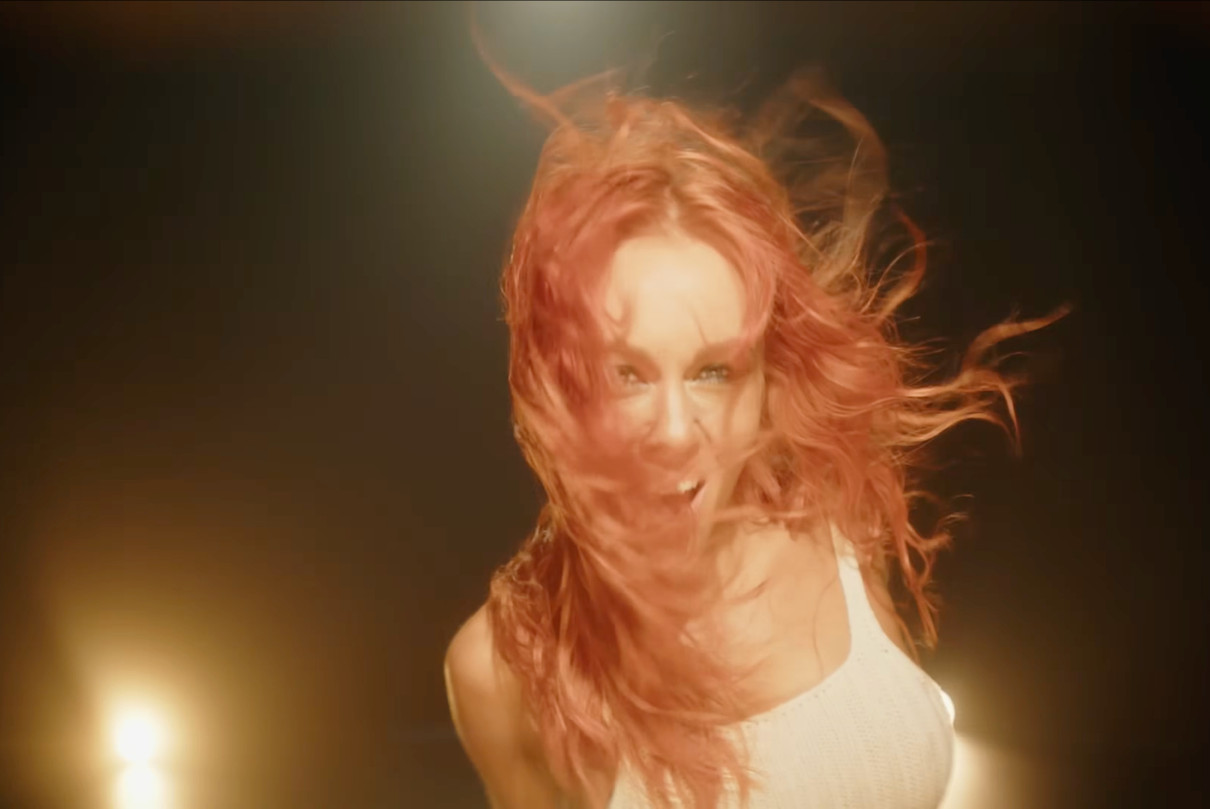 Олена Тополя вразила треком в жанрі рок та енергійним кліпом