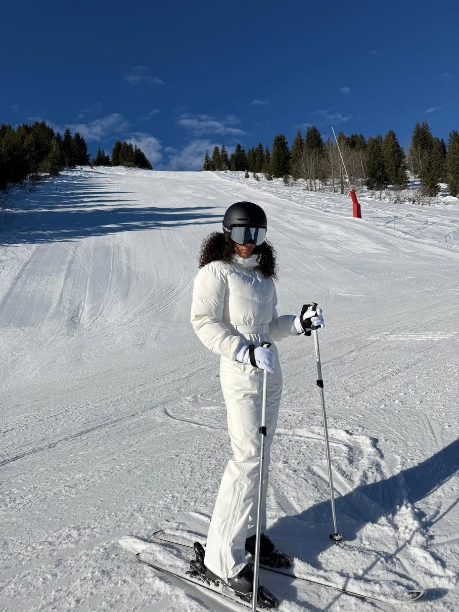 Тіна Кунакі показалася на зимньому відпочинку