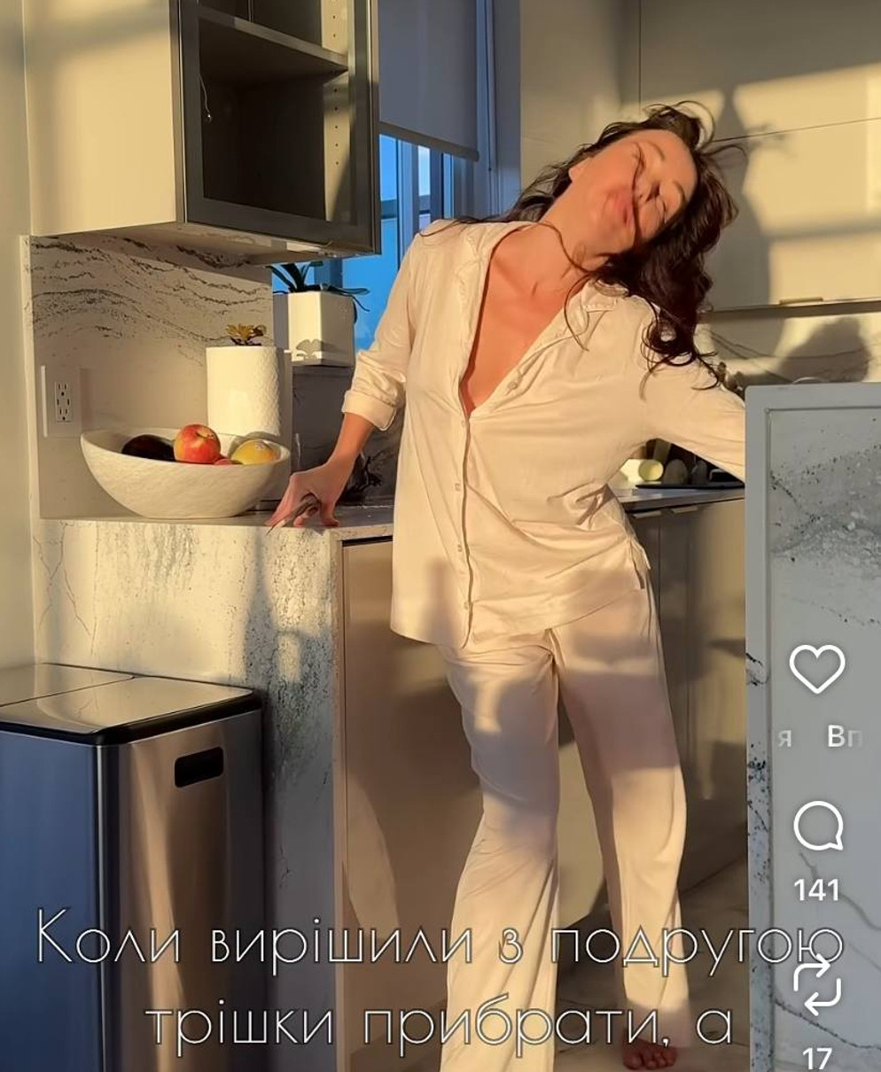 Катерина Кухар показала танці на кухні