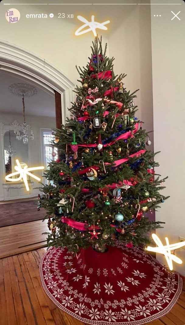 Ялинка Емілі Ратаковскі / © Instagram Емілі Ратаковскі