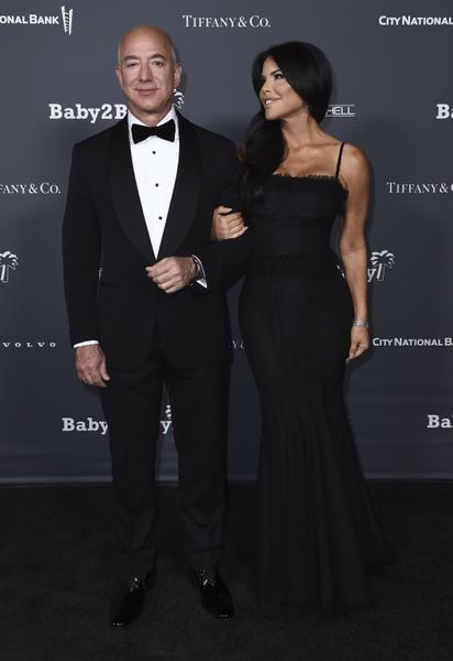 Джефф Безос та Лорен Санчес / © Associated Press