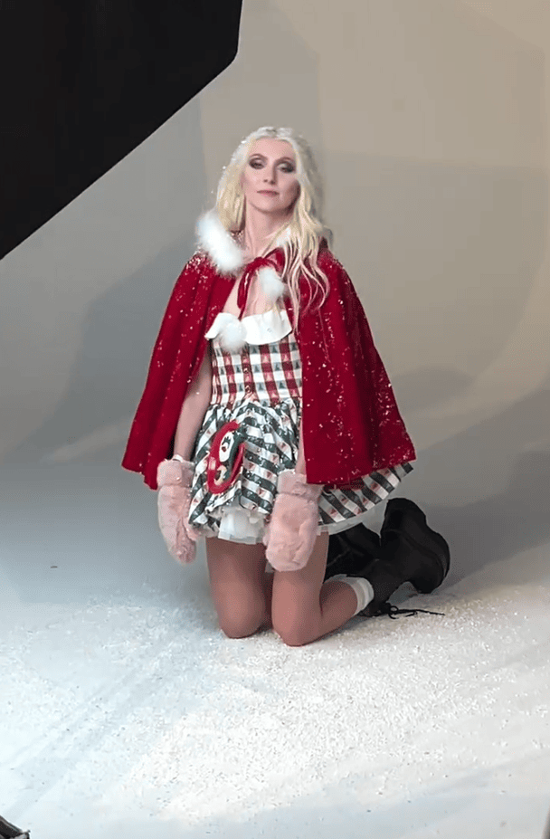 Тейлор Момсен