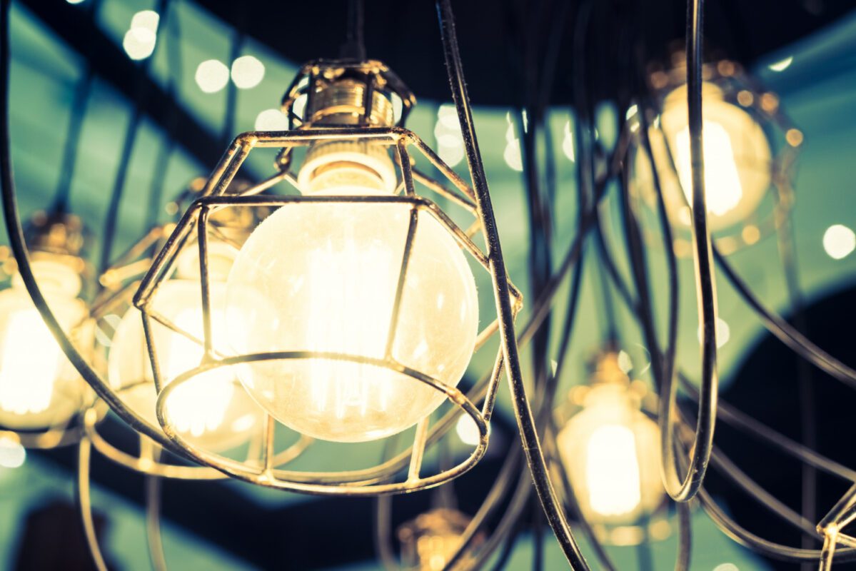 Експерти розповіли, яка температура світла буде безпечною для зору