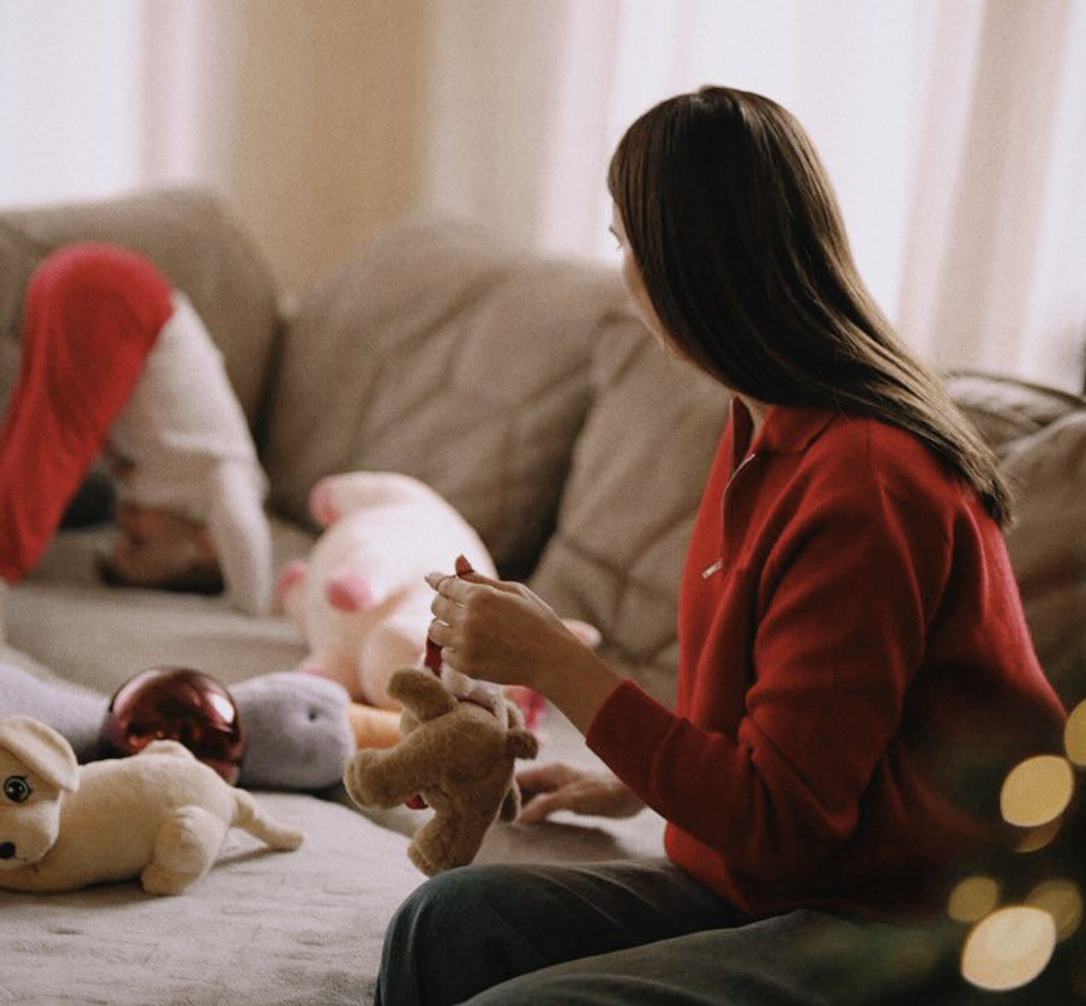 Дружина Усика побавилася з дочками на новорічних фото