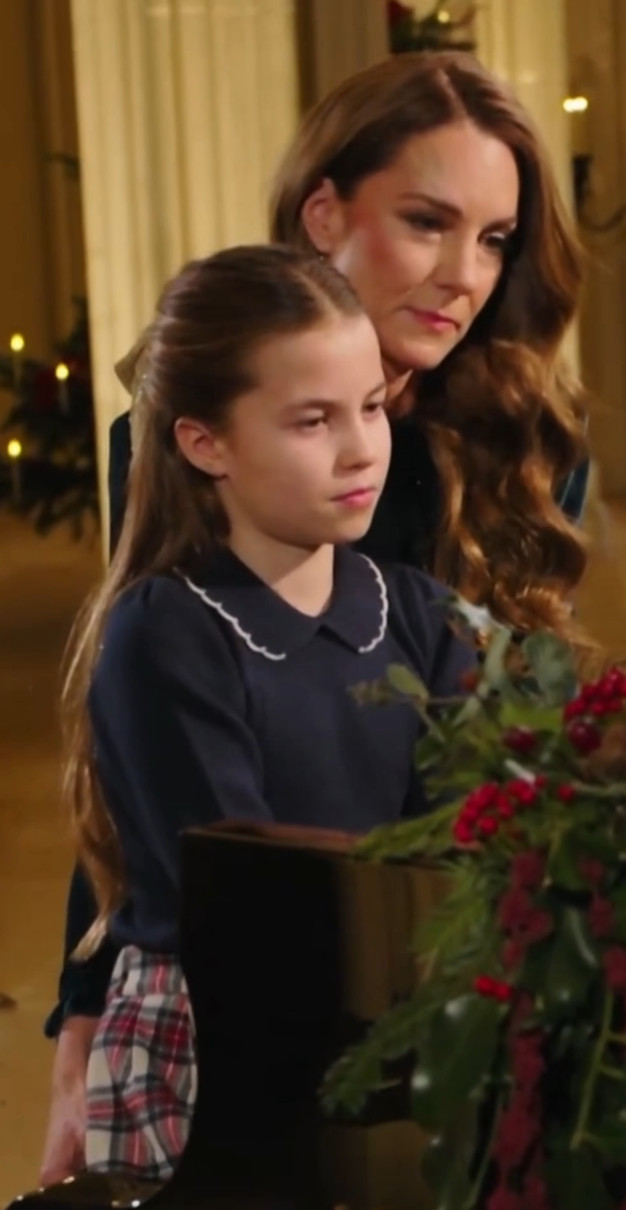 Кейт Міддлтон з дочкою пограли на піаніно для відео