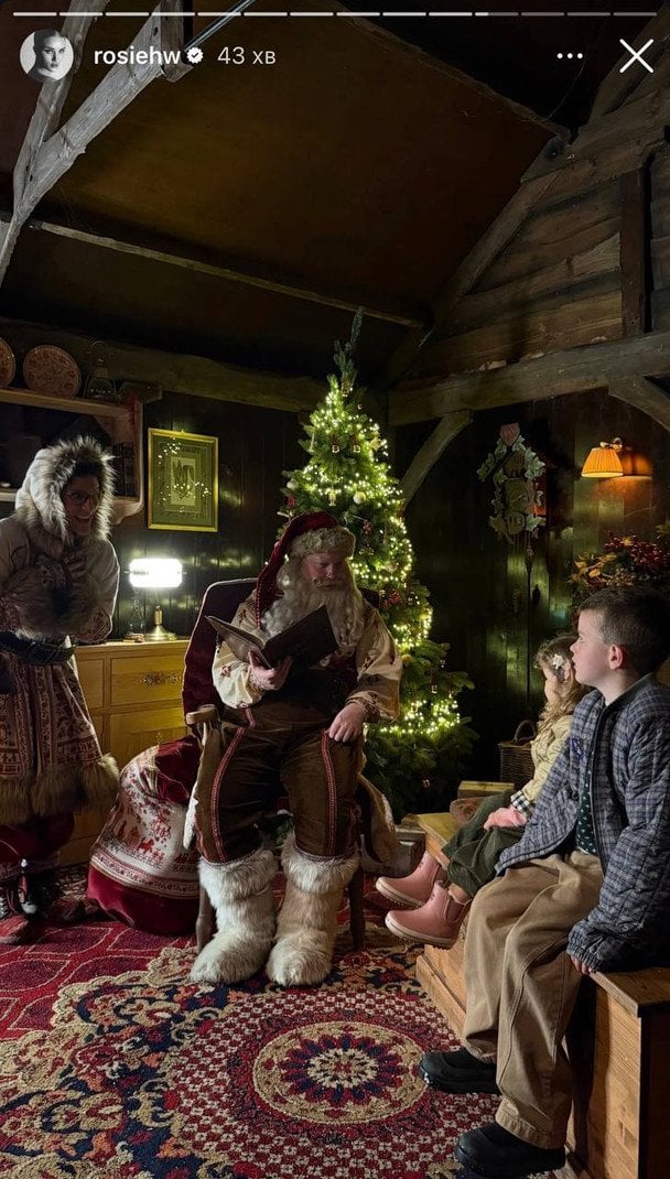 Діти Розі Гантінгтон-Вайтлі та Джейсона Стейтема у Санта-Клауса / © Instagram Розі Гантінгтон-Вайтлі