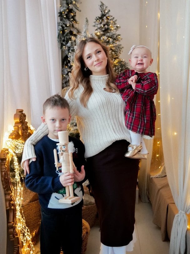 Анна Кошмал із сином та донькою / © instagram.com/smorkovkina