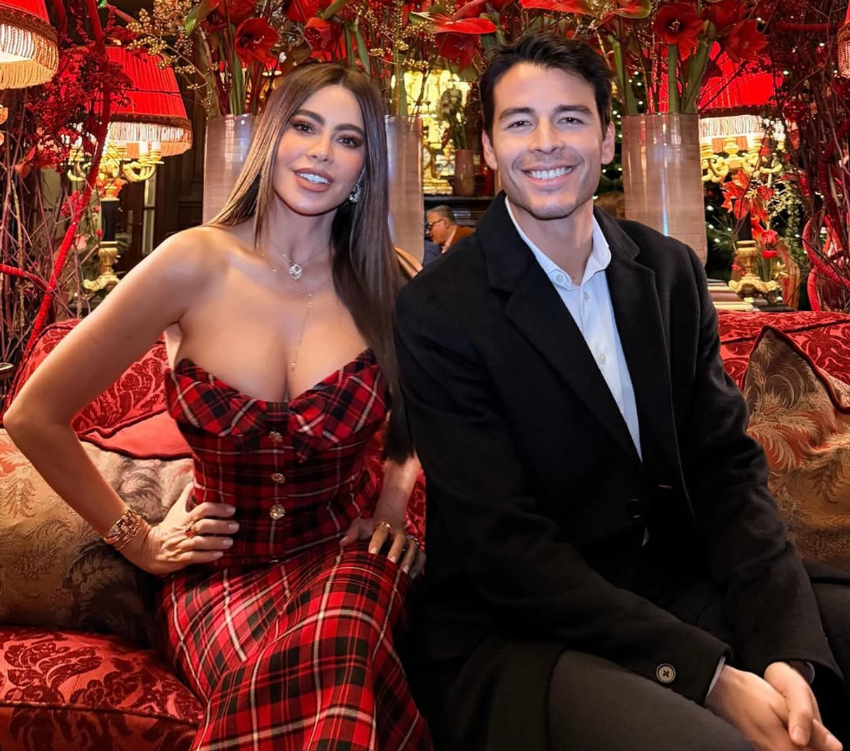 Софія Вергара з сином попозувала на різдвяному святі