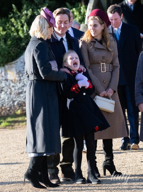 Лена Тіндалл з мамою Зарою, принцесою Беатріс і Едоардо Мапеллі-Моцці / © Getty Images