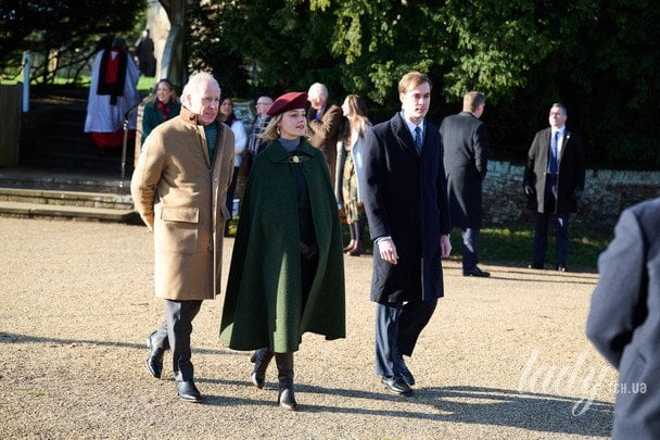 Леді Маргарита Армстронг-Джонс з батьком Девідом Армстронг-Джонсом і братом на Різдво / © Getty Images