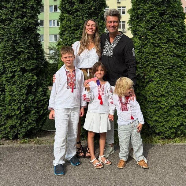Євген Хмара з дружиною та трьома дітьми / © instagram.com/evgenykhmara