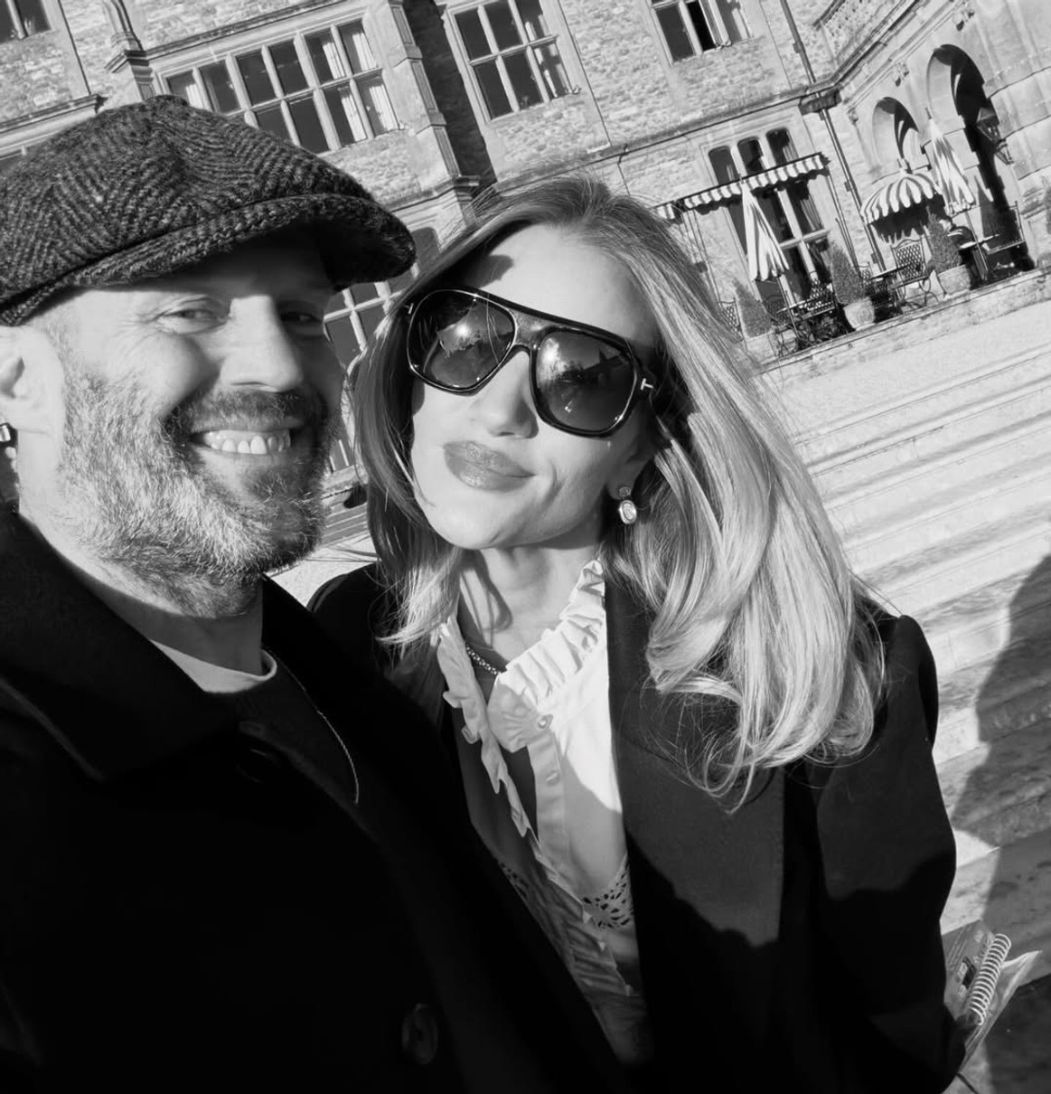 Джейсон Стейтем показав усміхнене фото з нареченою на сімейній прогулянці