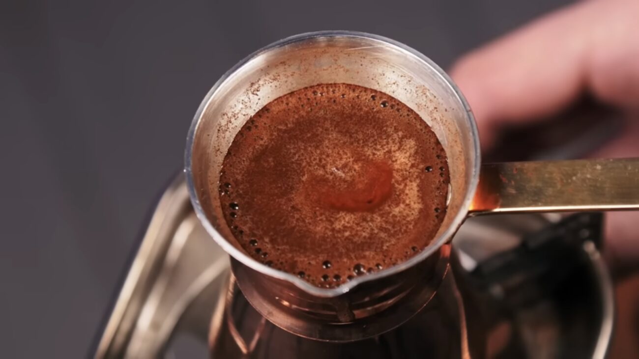 Господині розповіли, як покращити смак кави лише 1 простим інгредієнтом 