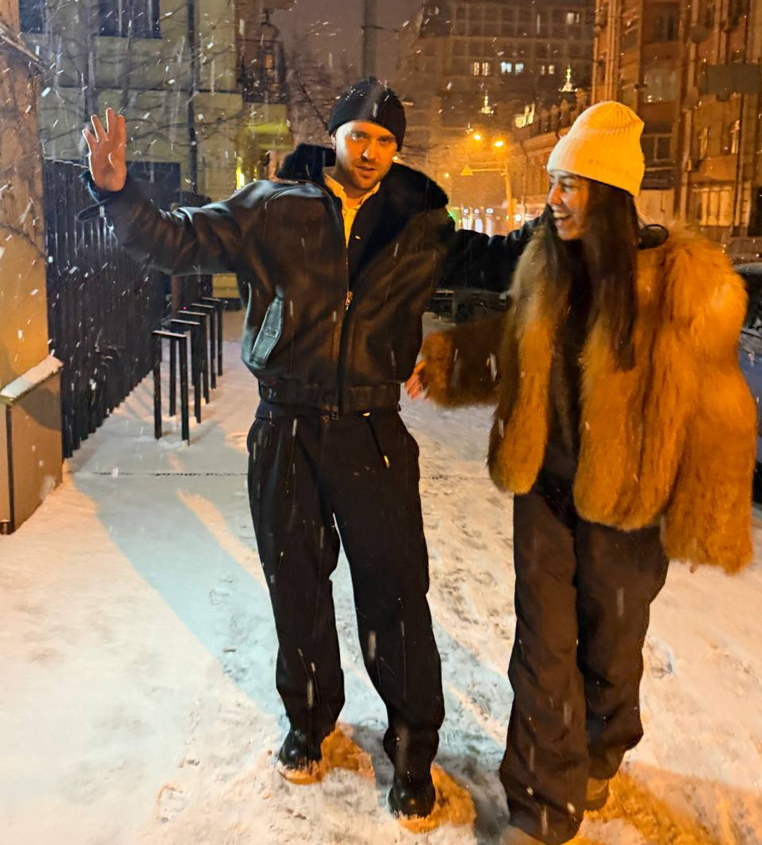 Надя Дорофєєва розважилася під снігом разом із чоловіком