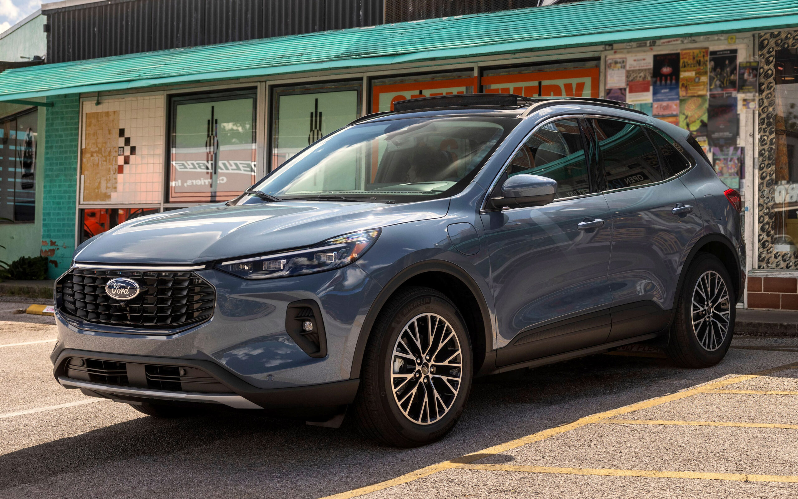 Епоха завершилася: Ford припинив виробництво популярного кросовера Escape у США - фото 2