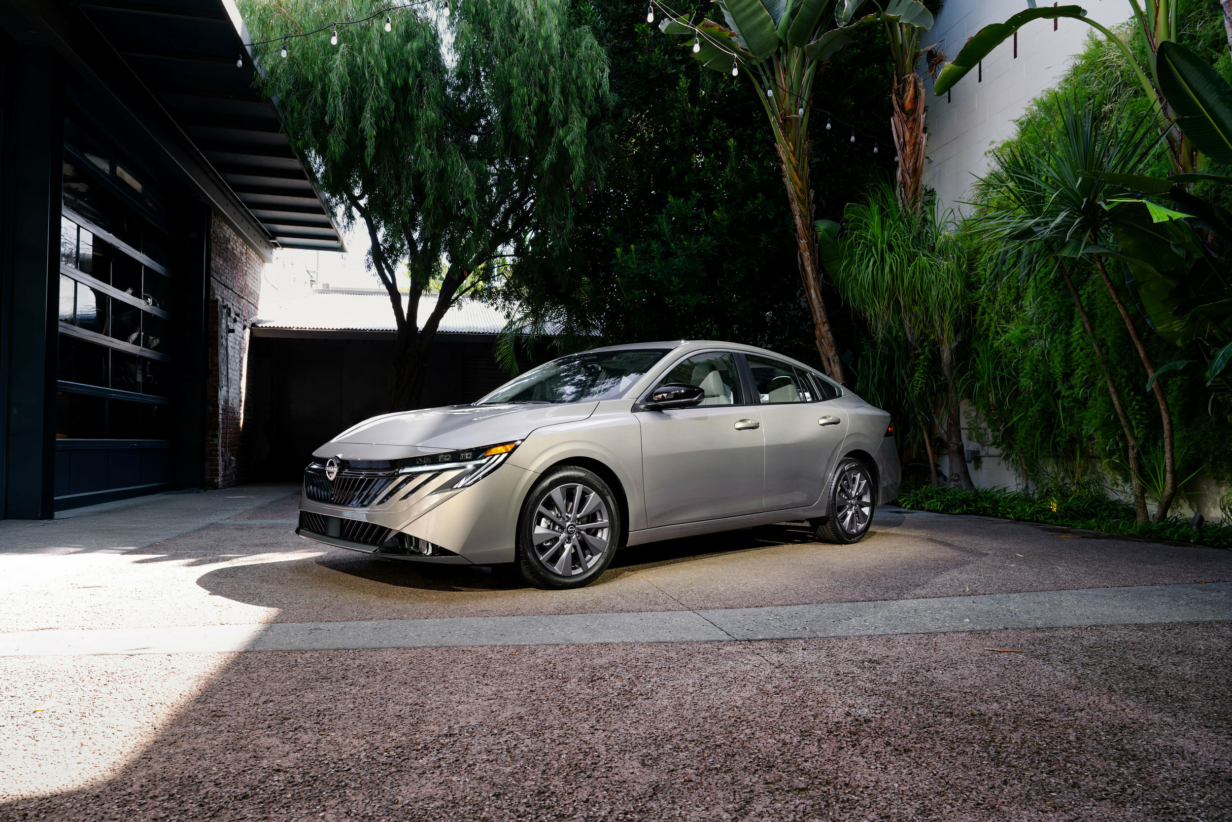 Який автовиробник здійснив найбільший прогрес у 2025 році: аналіз головних гравців ринку - фото 2