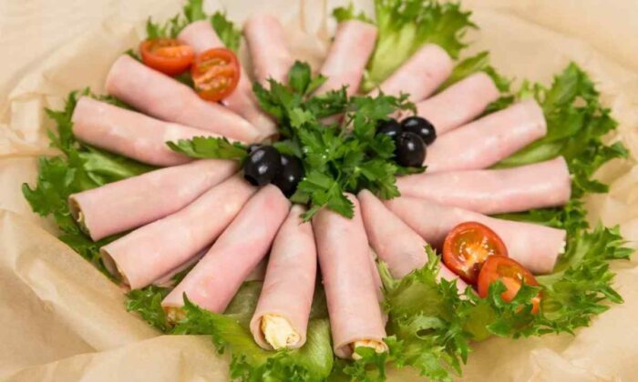 Господині розповіли, які предмети обовʼязково повинні бути на новорічному столі