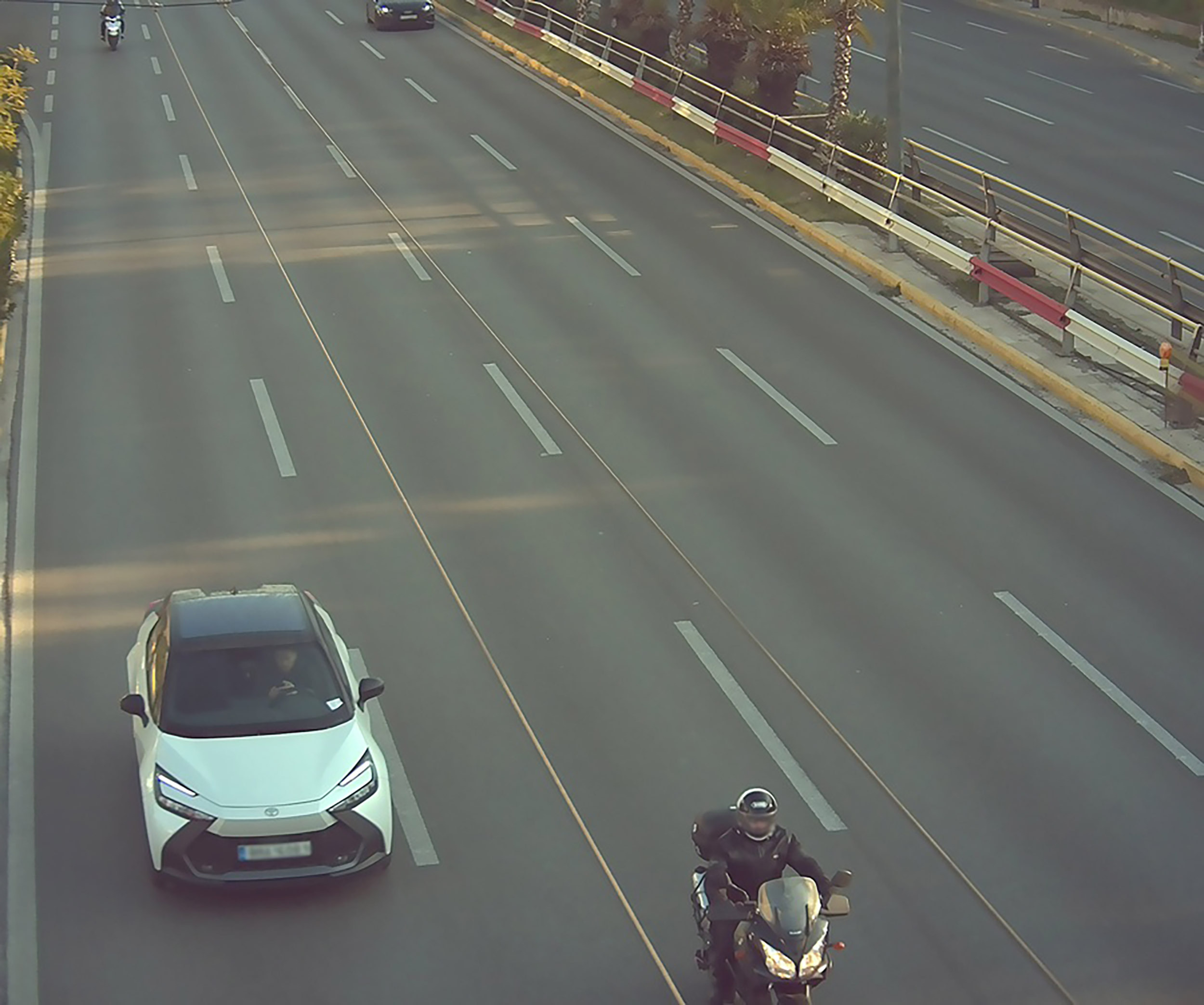 Штучний інтелект проти водіїв: у Греції розумні камери виписали тисячі штрафів за лічені дні - фото 3