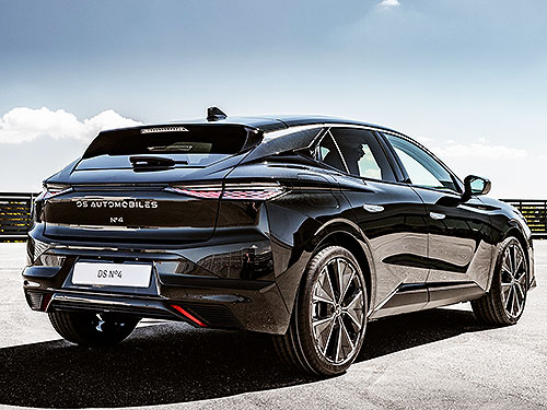 Французький шарм та гібрид: новий DS 4 вже в Україні