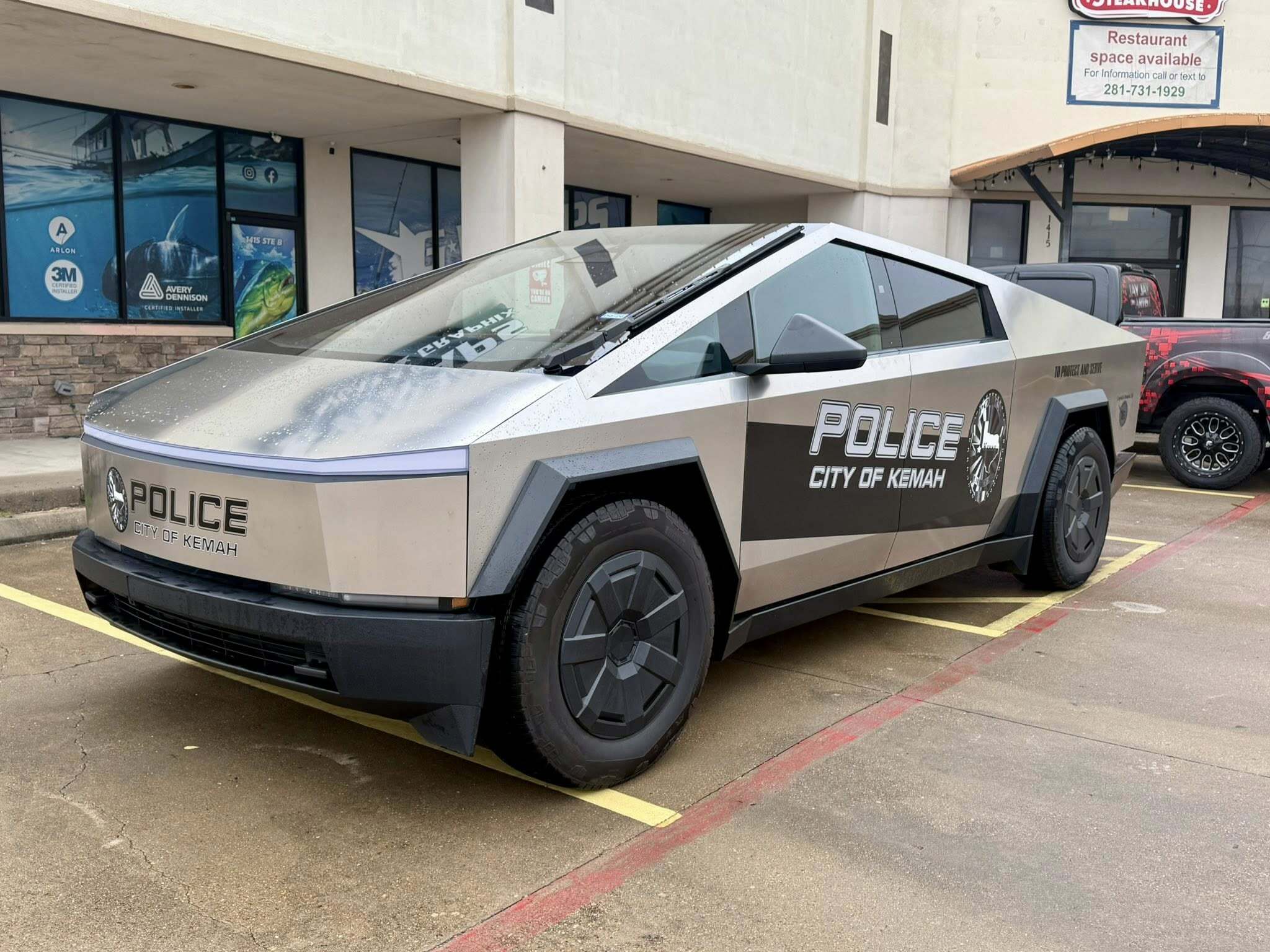 Поліція техаського міста отримала Tesla Cybertruck: реакція місцевих жителів виявилася неочікуваною - фото 2