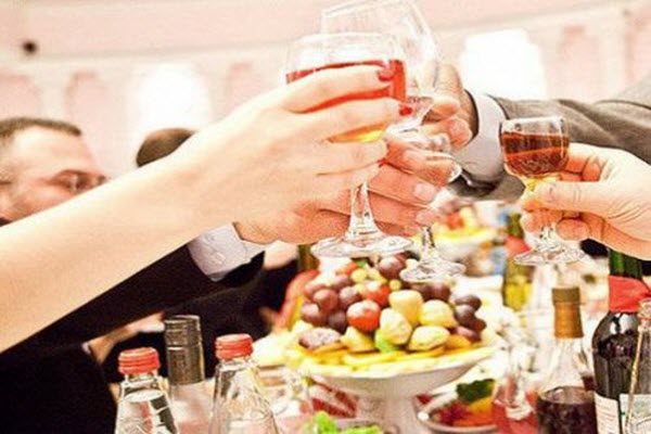 Як святкова ностальгія може покращити настрій і зміцнити стосунки алкоголь і свято