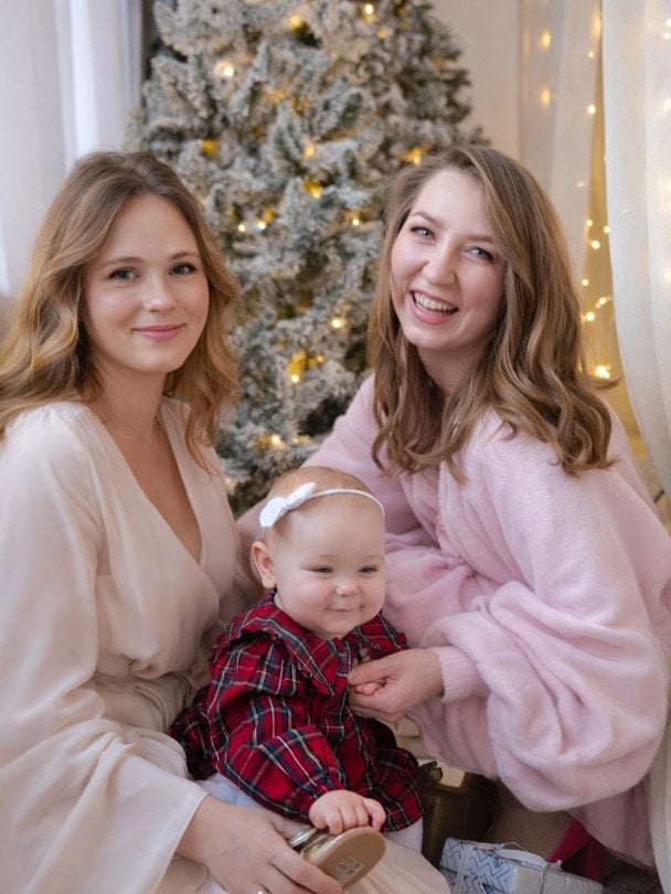 Анна Кошмал із донькою та її хрещеною / © instagram.com/smorkovkina