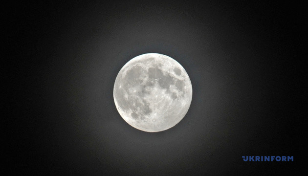 Вовчий Місяць та пік зорепаду Квадрантиди - коли спостерігати в Україні