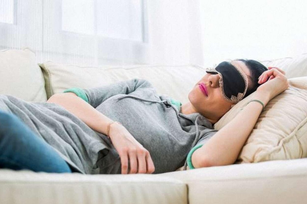 Легкий спосіб заснути за хвилини — просто покладіть один предмет на лоб Сон вдень