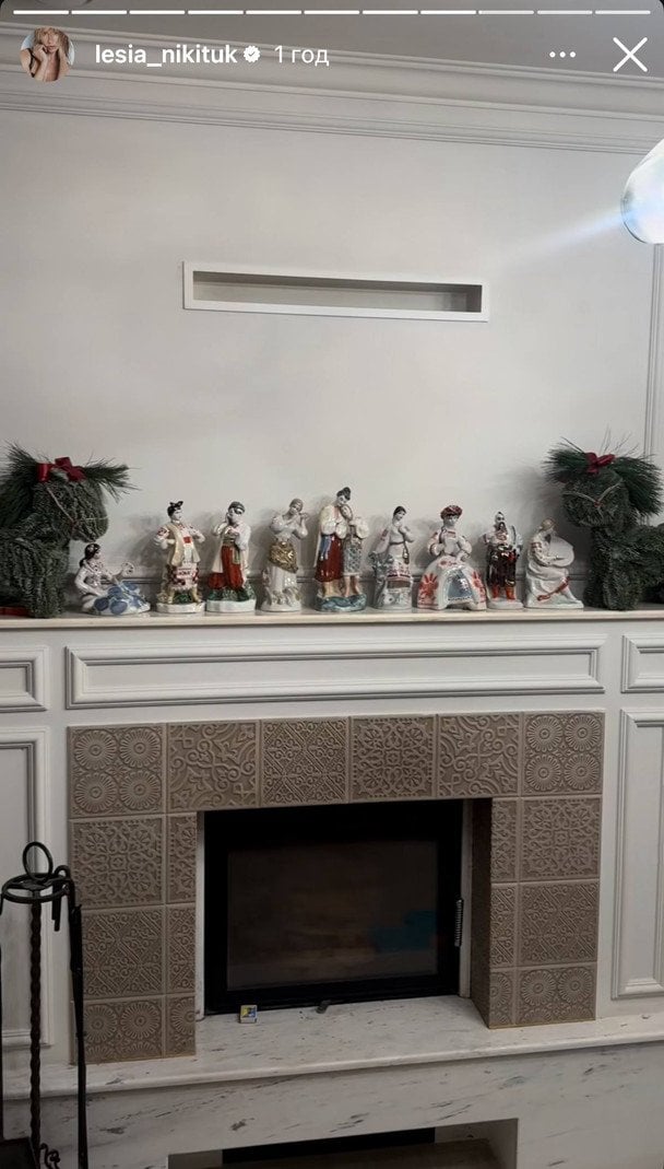 Леся Нікітюк показала новорічний декор батьківської оселі / © instagram.com/lesia_nikituk