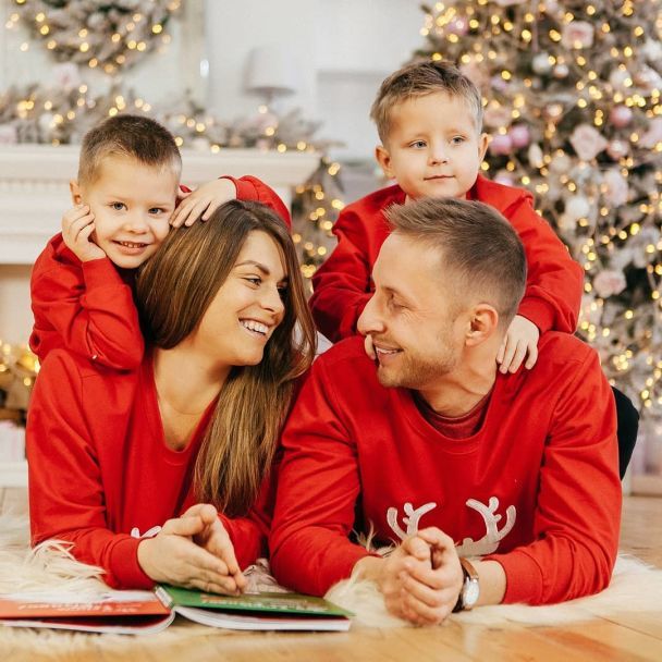 Неля Шовкопляс із чоловіком та синами / © instagram.com/nelya_shovkoplyas