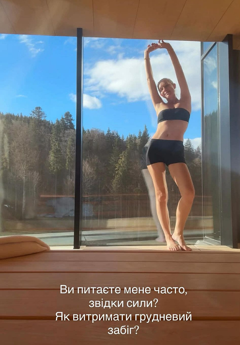 Катя Осадча в шортах і топі