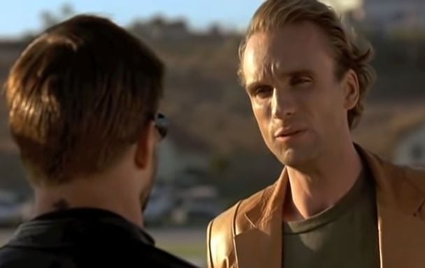 Пітер Грін у фільмі «Звичайні підозрювані» / © скриншот з відео