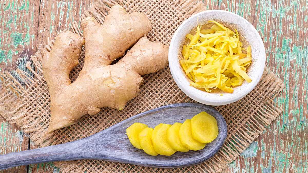 Простий рецепт імбирного шоту, що допомагає імунітету та має протизапальні властивості Імбир