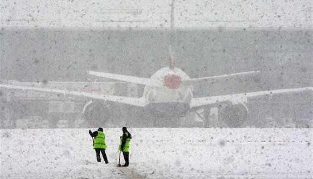 У США через сніговий шторм скасували ще майже 700 авіарейсів