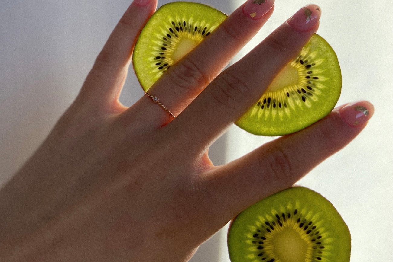 Садівники розповіли, як виростити ківі з покупних плодів Садівники розповіли, як виростити ківі з покупних плодів