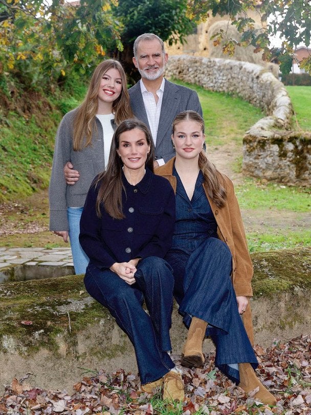 Королева Летиція та принцеса Леонор, король Філіп та інфанта Софія, фото: Casa Real