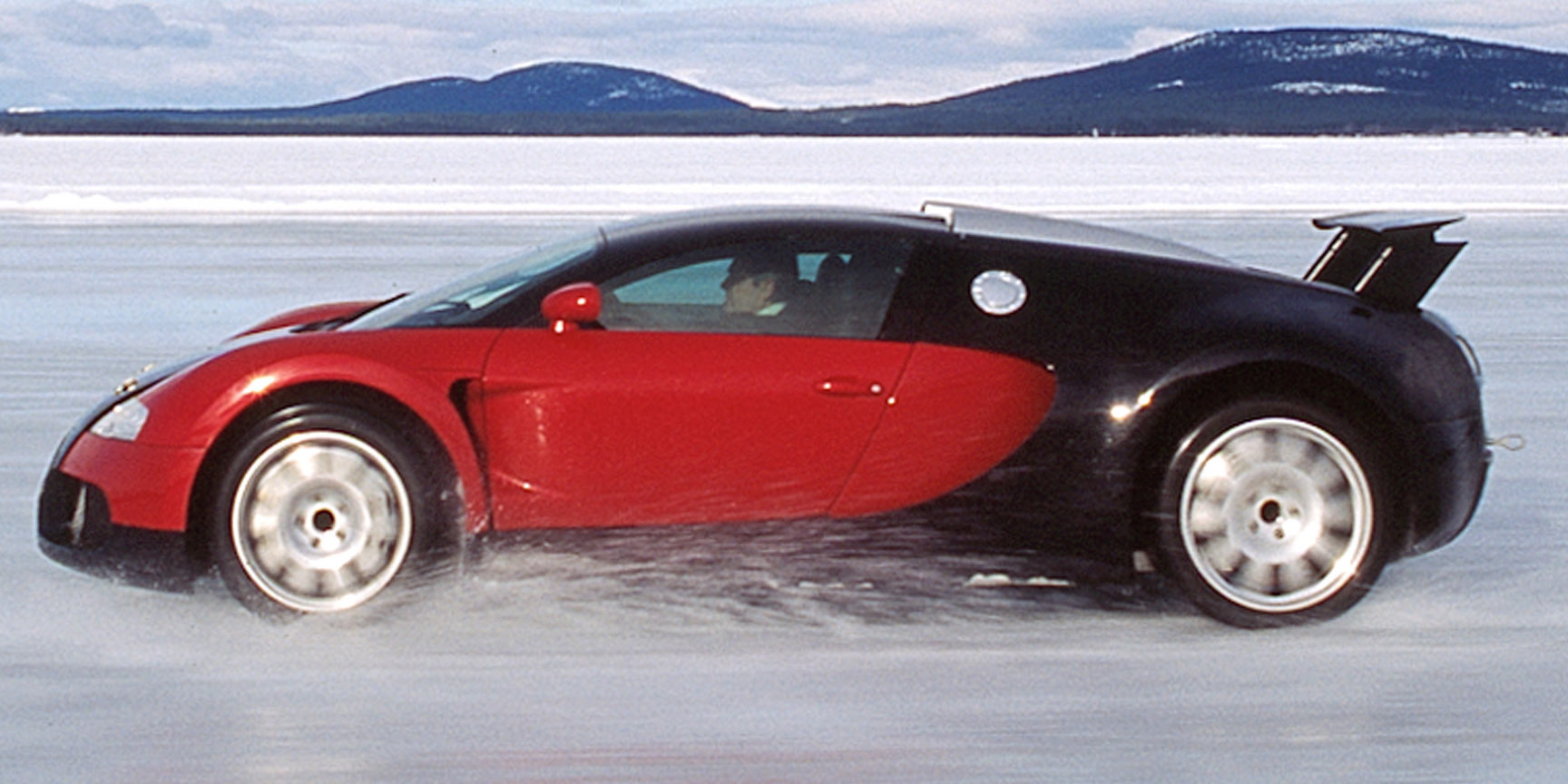 У мережу "злили" фото ексклюзивного Bugatti Veyron FKP Hommage за мить до прем'єри - фото 2