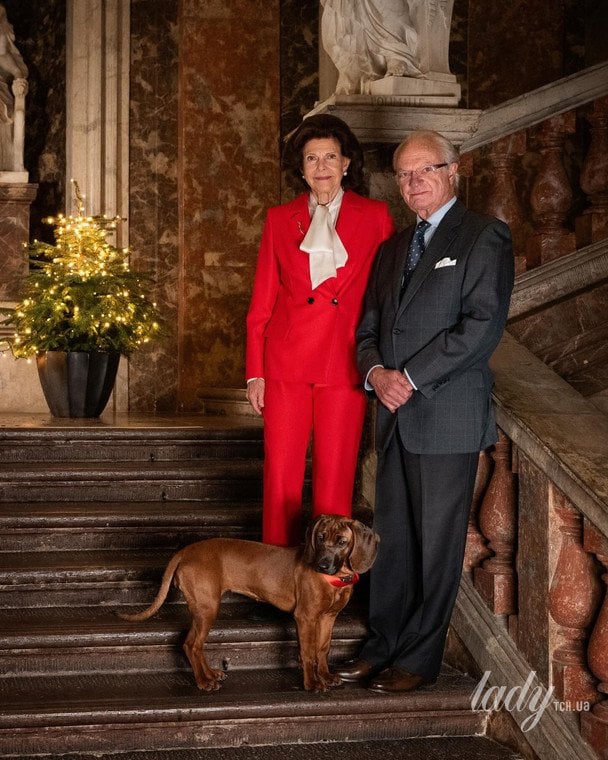 Королева Сильвія і король Карл Густав і їхнє щеня Бонні