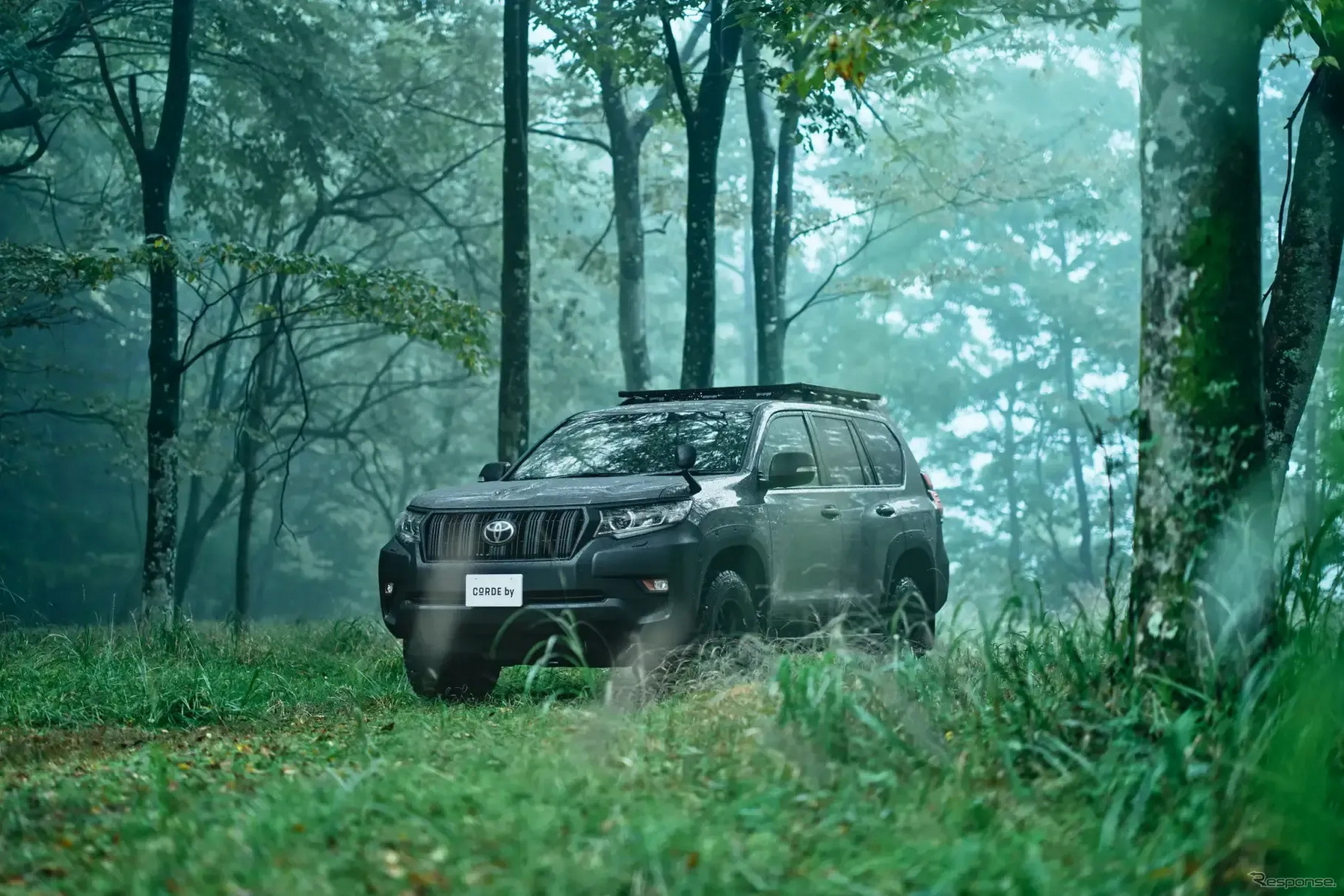 Toyota представила заводський тюнінг для старого Land Cruiser Prado спільно з The North Face - фото 4