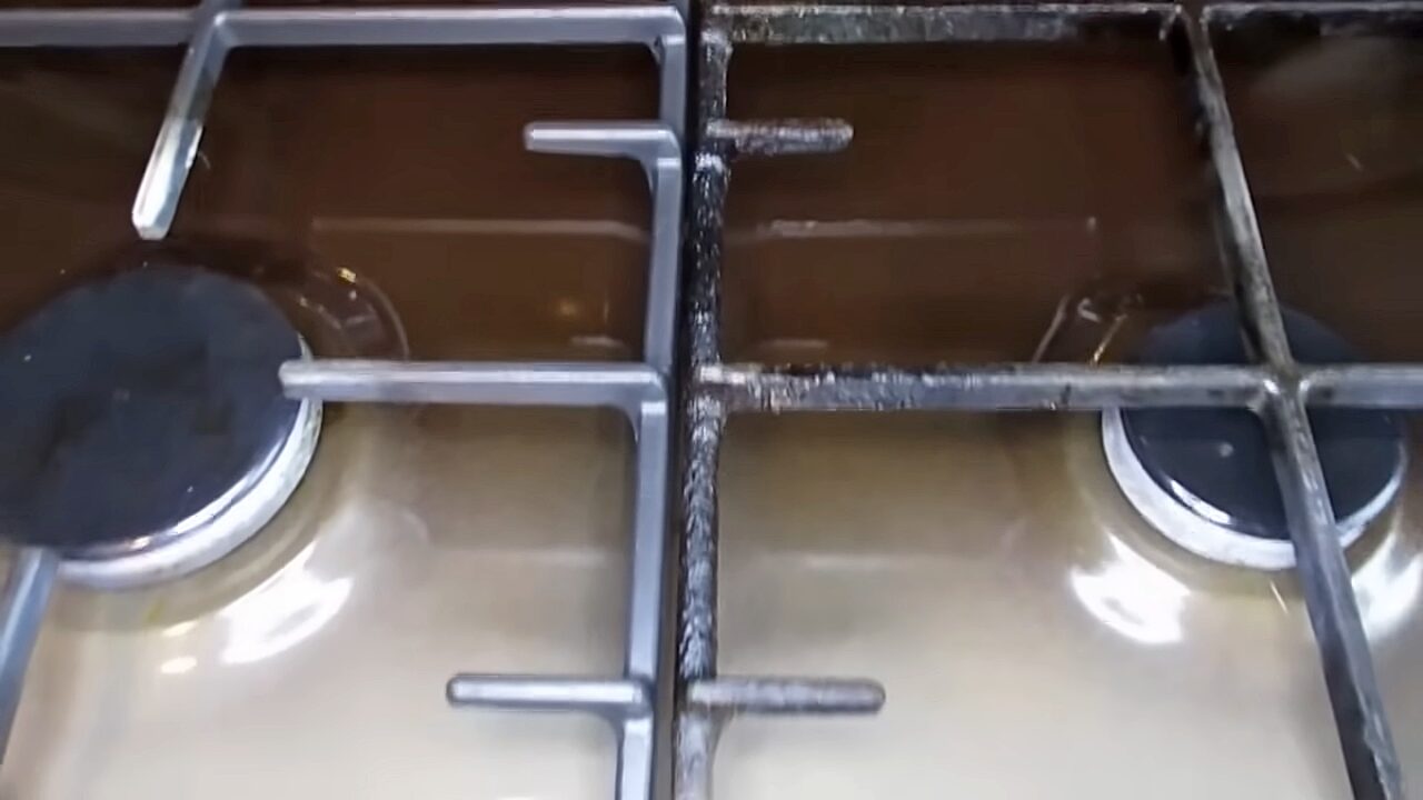 Господині поділилися рецептом домашнього засобу від нагару