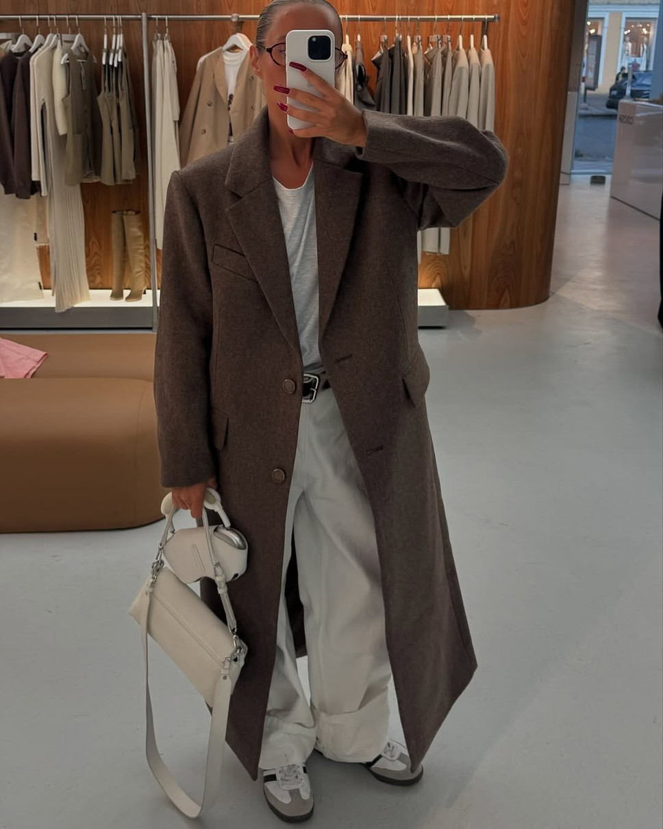 Образ з акцентним пальто