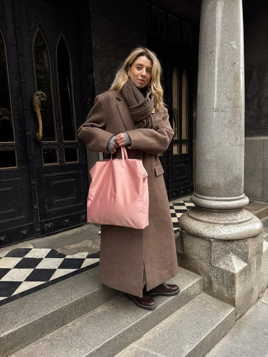 Образ з обʼємним шарфом