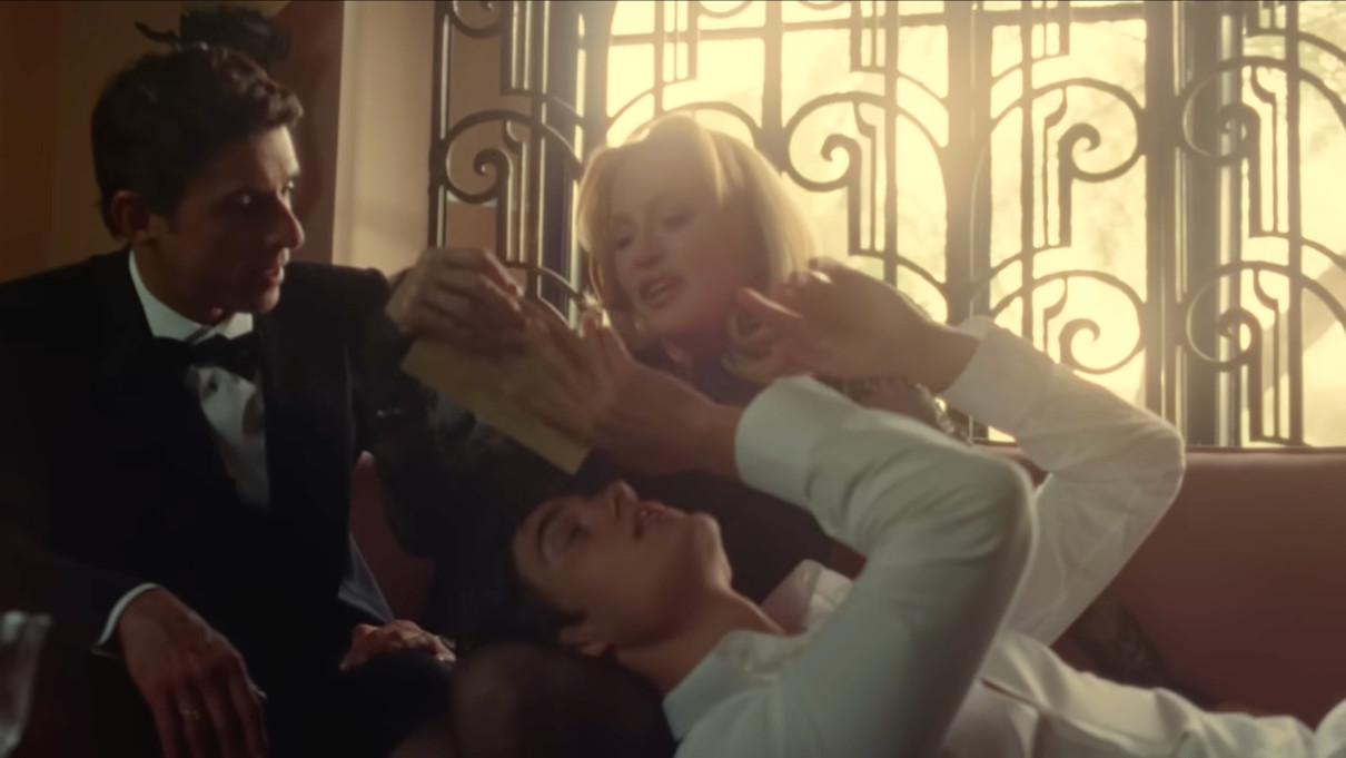 Мадонна показала пристрасть з двома чоловіками в рекламі Dolce&Gabbana