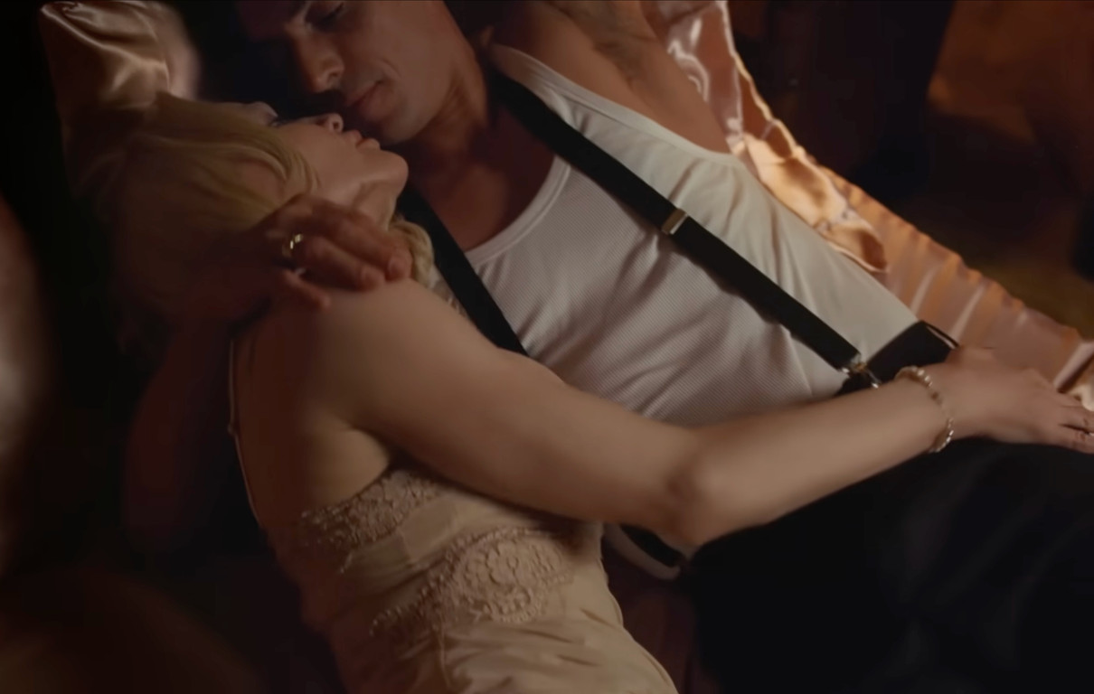 Мадонна притулилася до актора на ліжку в рекламі Dolce&Gabbana